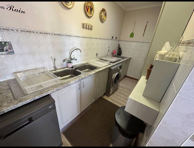 5 BEDROOM HOUSE FOR SALE IN WAVECREST
